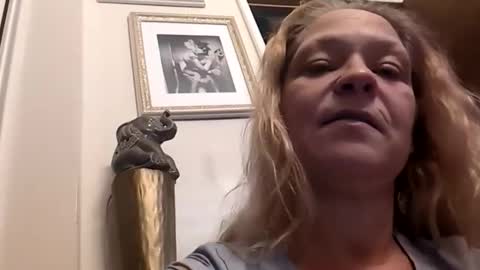 _hitgirly_ stream preview