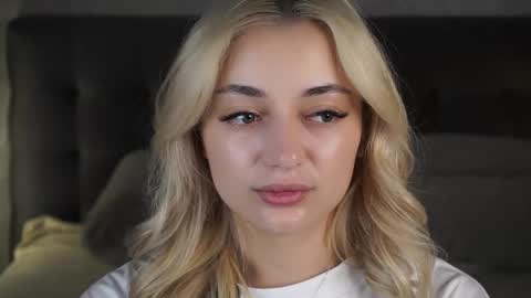 _soft_curves_ stream preview