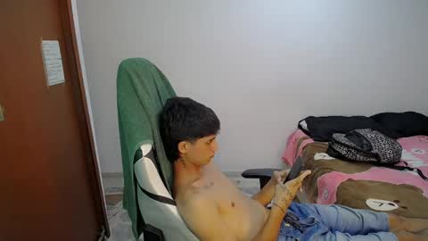 akyra_latin stream preview