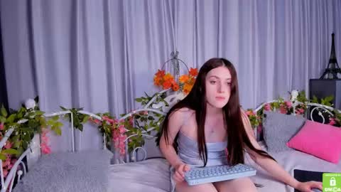 alice_smille stream preview