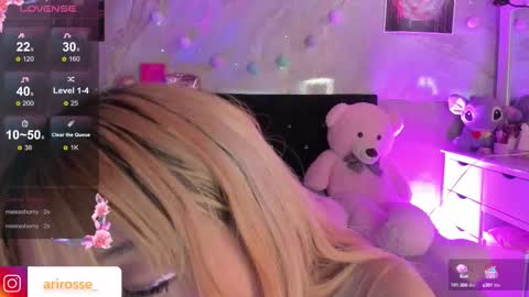 ariana_rosse__ stream preview