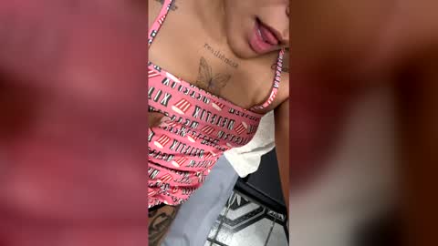 aurora_velvetfeet live stream