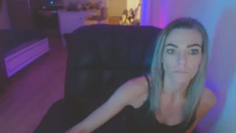 blue_eyed_foxxxx stream preview