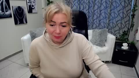 chloe_lo stream preview