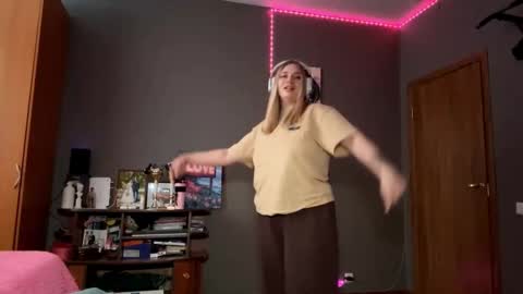 cloramainwaring stream preview