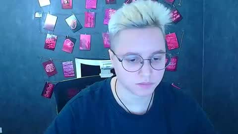 ellie_kisess stream preview