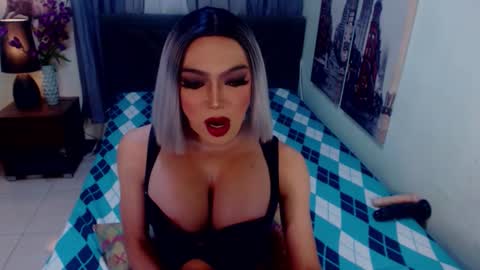 emeraldshemales stream preview