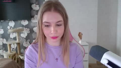 emilia_mur_ stream preview