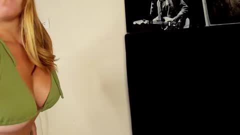 eve_collen stream preview