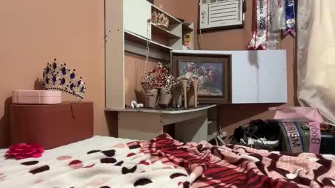 holly_wyn stream preview