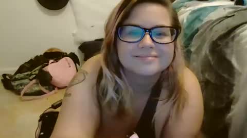 honeybear19 stream preview