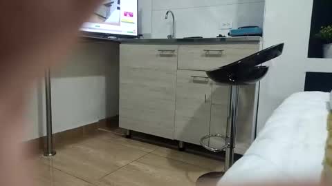 insistente stream preview