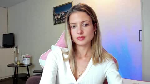 julie_flores stream preview