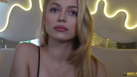 kelly_peachpiee live stream