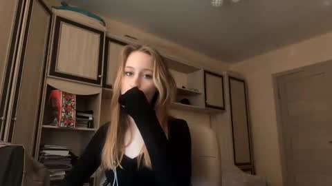 laraarizzi stream preview