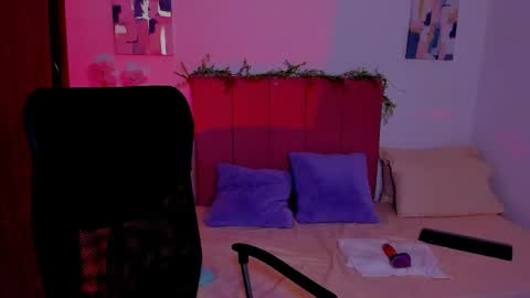 laura_r23 stream preview