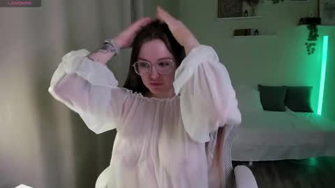 lauraa_collins stream preview