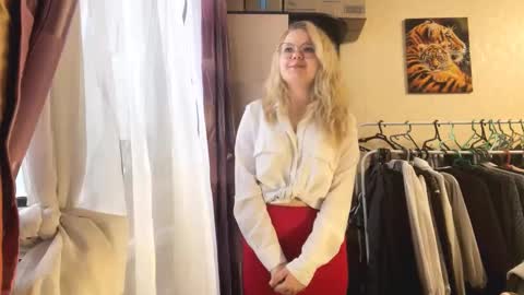 leoniemutschelknaus stream preview