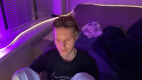 leonnextdoor stream preview