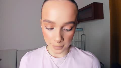 linnnlaury stream preview