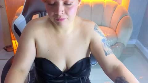 mila_collins_tx stream preview