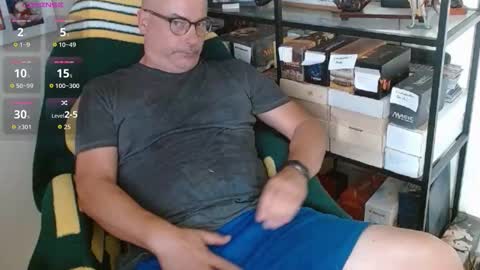 mwguyexibitionist stream preview