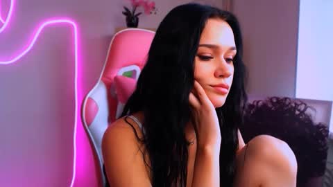 naomiistarr stream preview