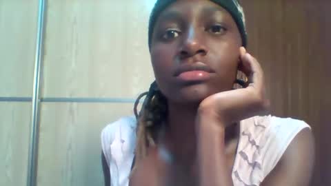 petite_ariana stream preview