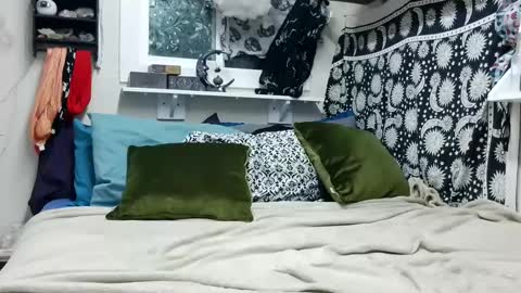 petite_emeri stream preview