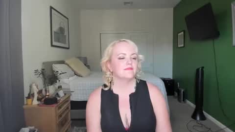 queenroselyn live stream