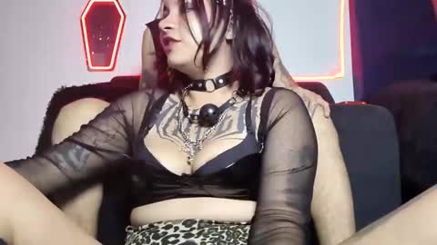 raw_velvet stream preview