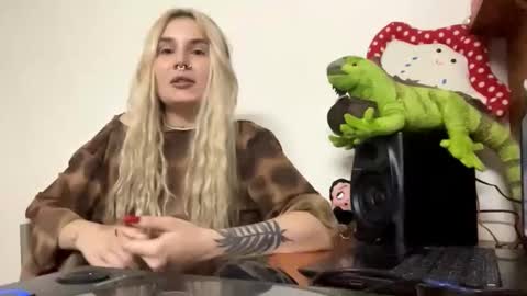 sandisyas stream preview