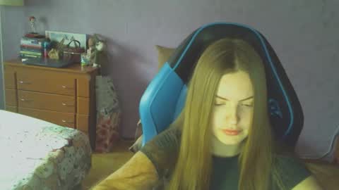 silksinner_ stream preview