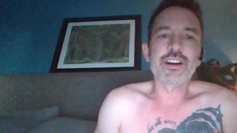 straighthungmarriedman stream preview