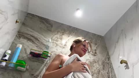 yes_mommy_zlata stream preview