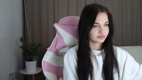 yumieast stream preview