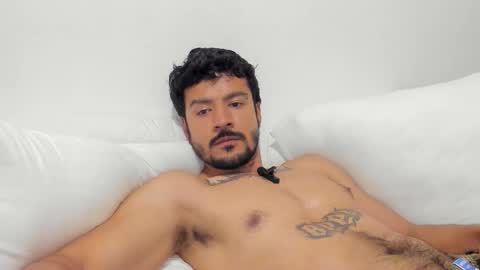 z__e_u_s live stream